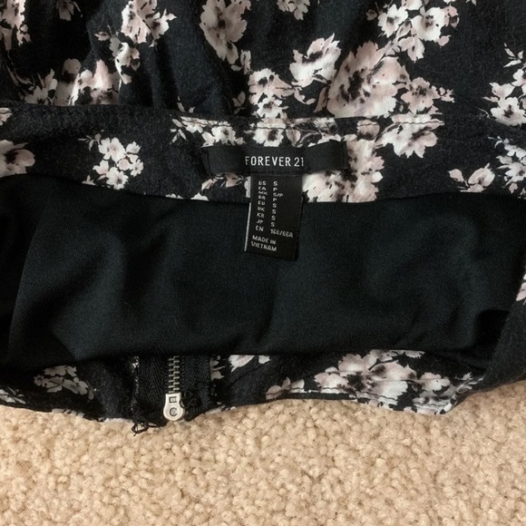 Forever 21 floral skirt - Picture 3 of 3